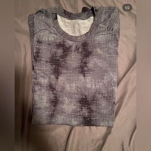 Lululemon Metal Vent Tech - Size Small